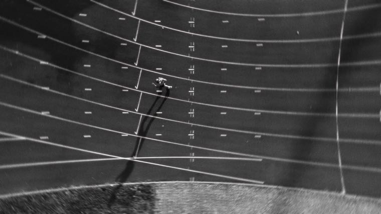 Les lignes de la piste vues du dessus, ombre portée